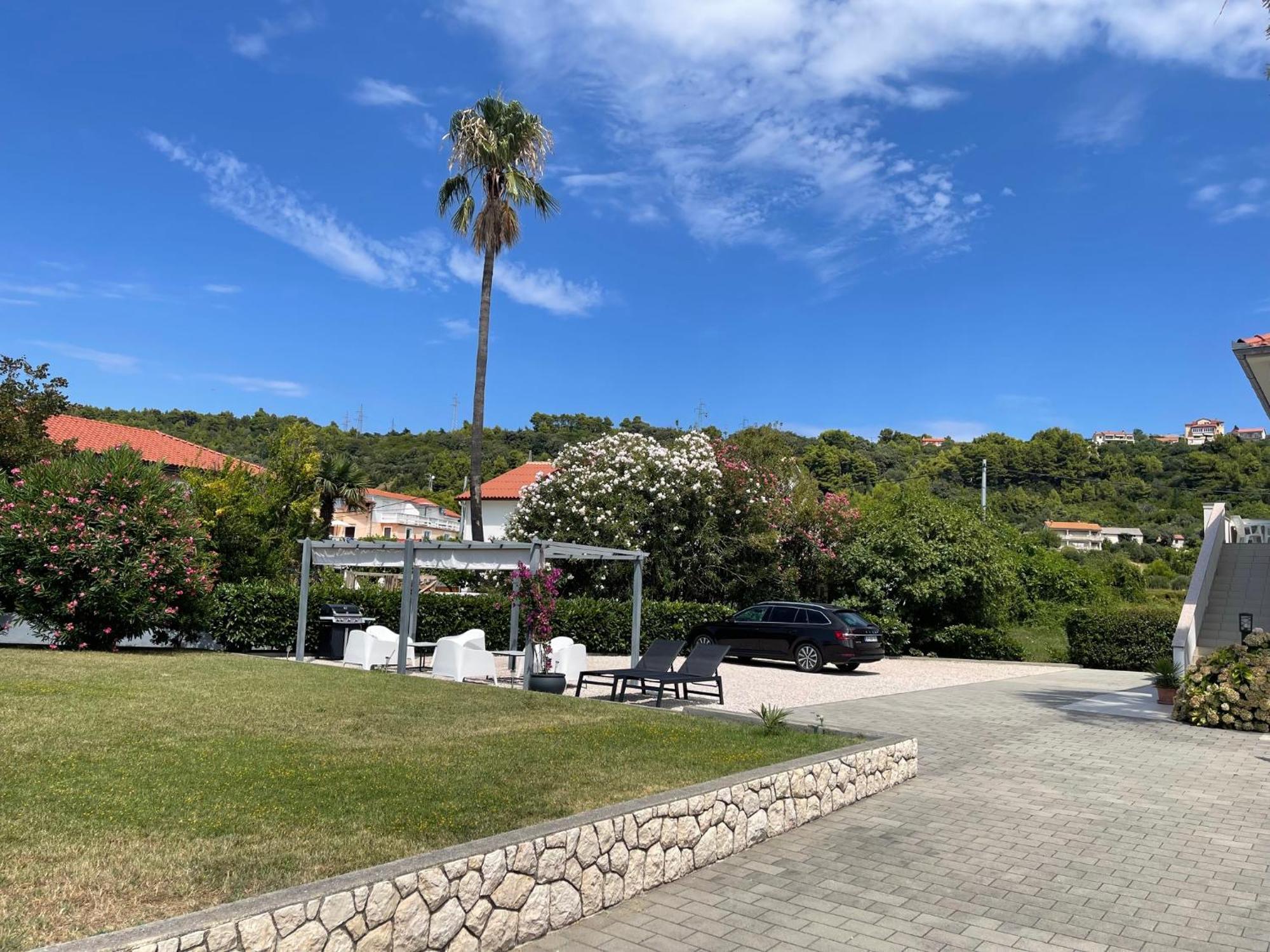 Rab Island Apartmets - Palit Rab Town Eksteriør billede