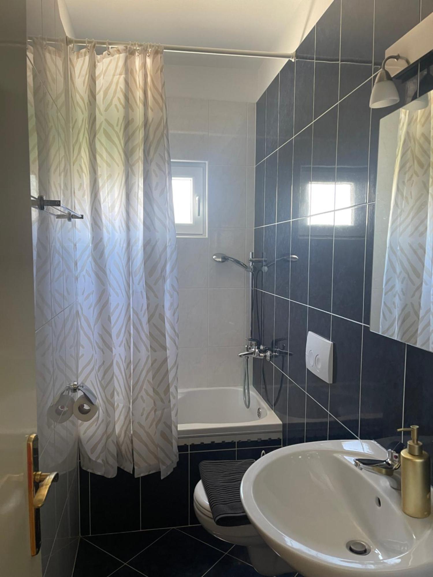 Rab Island Apartmets - Palit Rab Town Eksteriør billede
